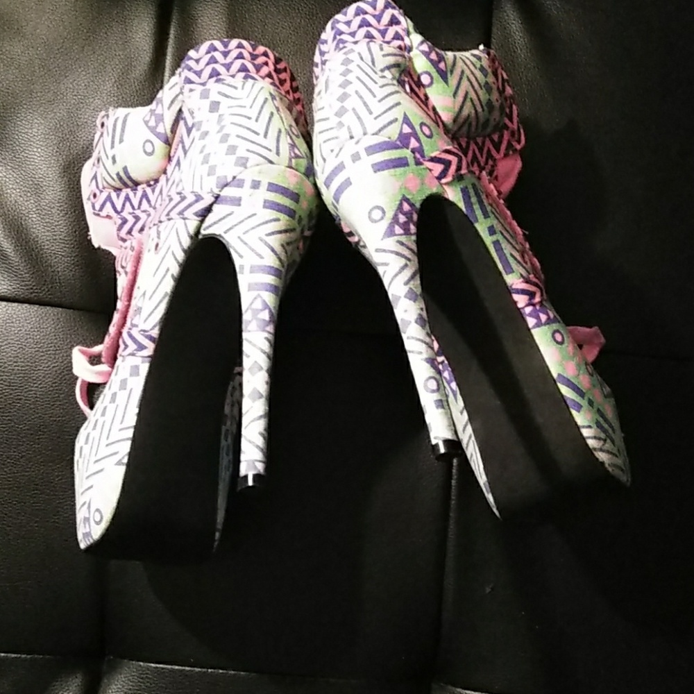 Boots - Picture 4 of 5